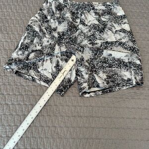 Lululemon Men’s Pace Breaker Black and White Reflective Shorts